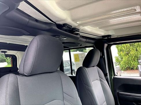 Used 2023 Jeep Wrangler Unlimited w/ Cold Weather Group AWD/4WD image 22