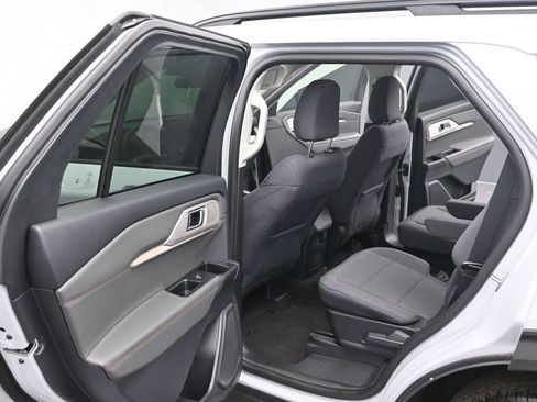 Used 2025 Ford Explorer Active image 12