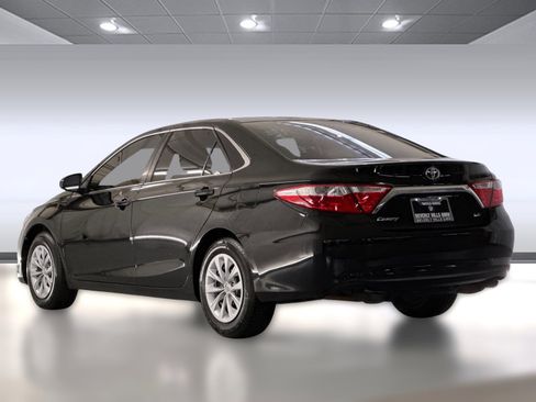 Used 2016 Toyota Camry LE image 3