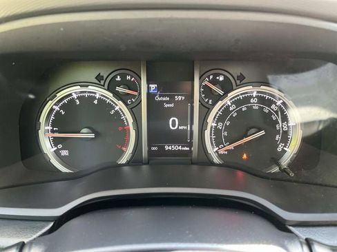 Used 2022 Toyota 4Runner TRD Off-Road AWD/4WD image 36