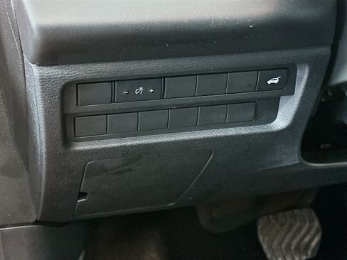 Used 2024 Mitsubishi Outlander SE image 17