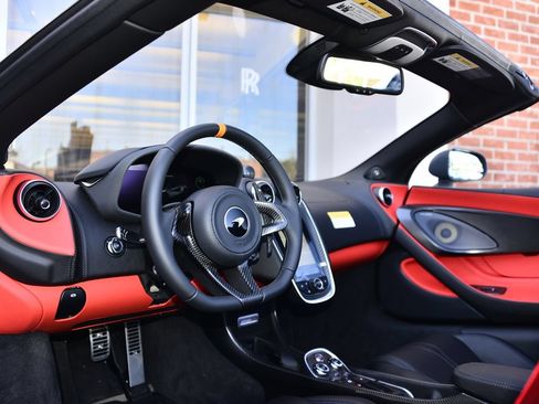 Used 2020 McLaren 600LT Spider RWD image 9