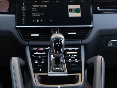 Used 2019 Porsche Cayenne image 35