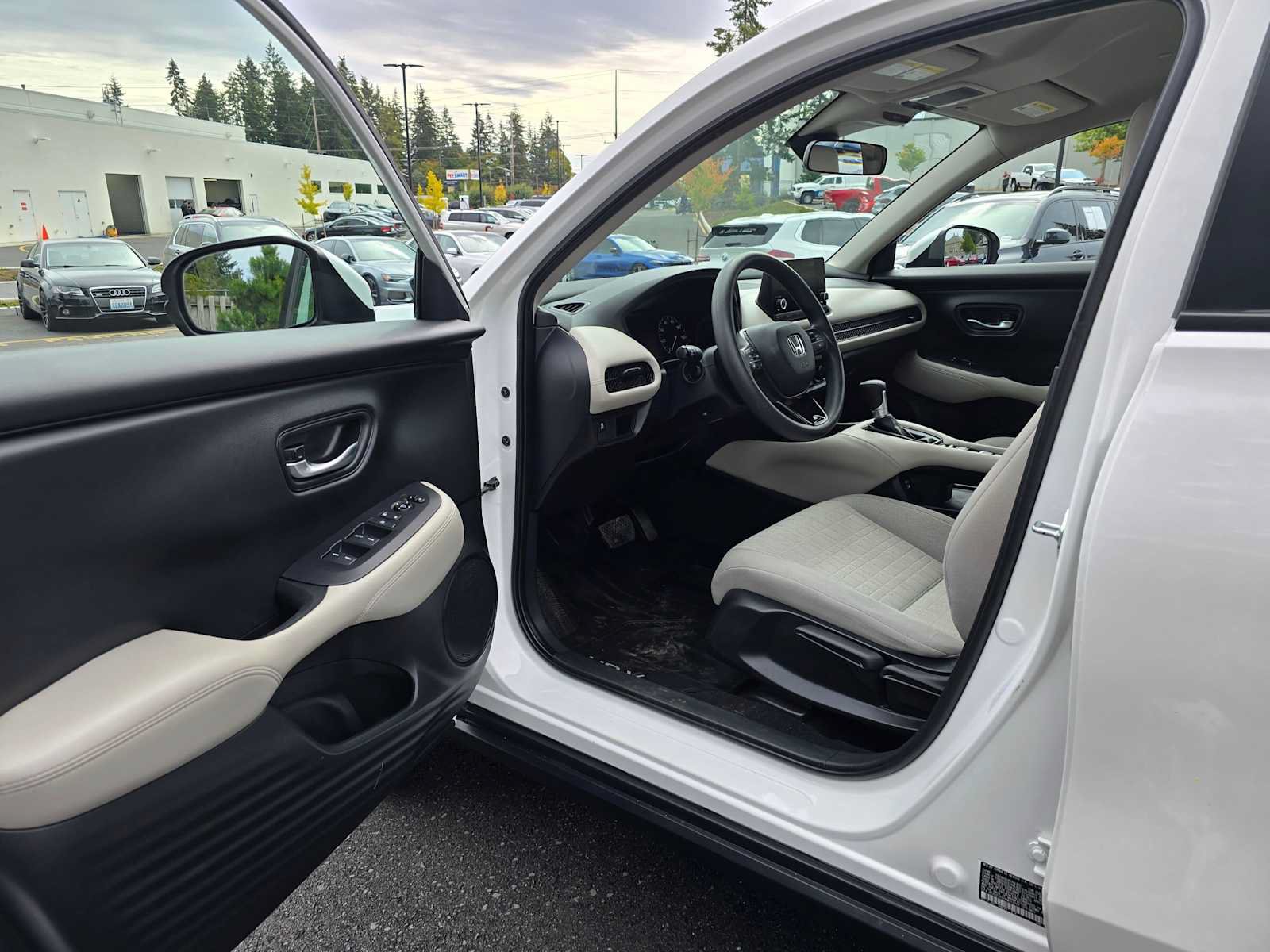 Used 2024 Honda HR-V LX image 19