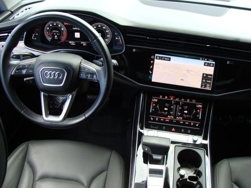 Used 2019 Audi Q8 Prestige AWD/4WD image 9