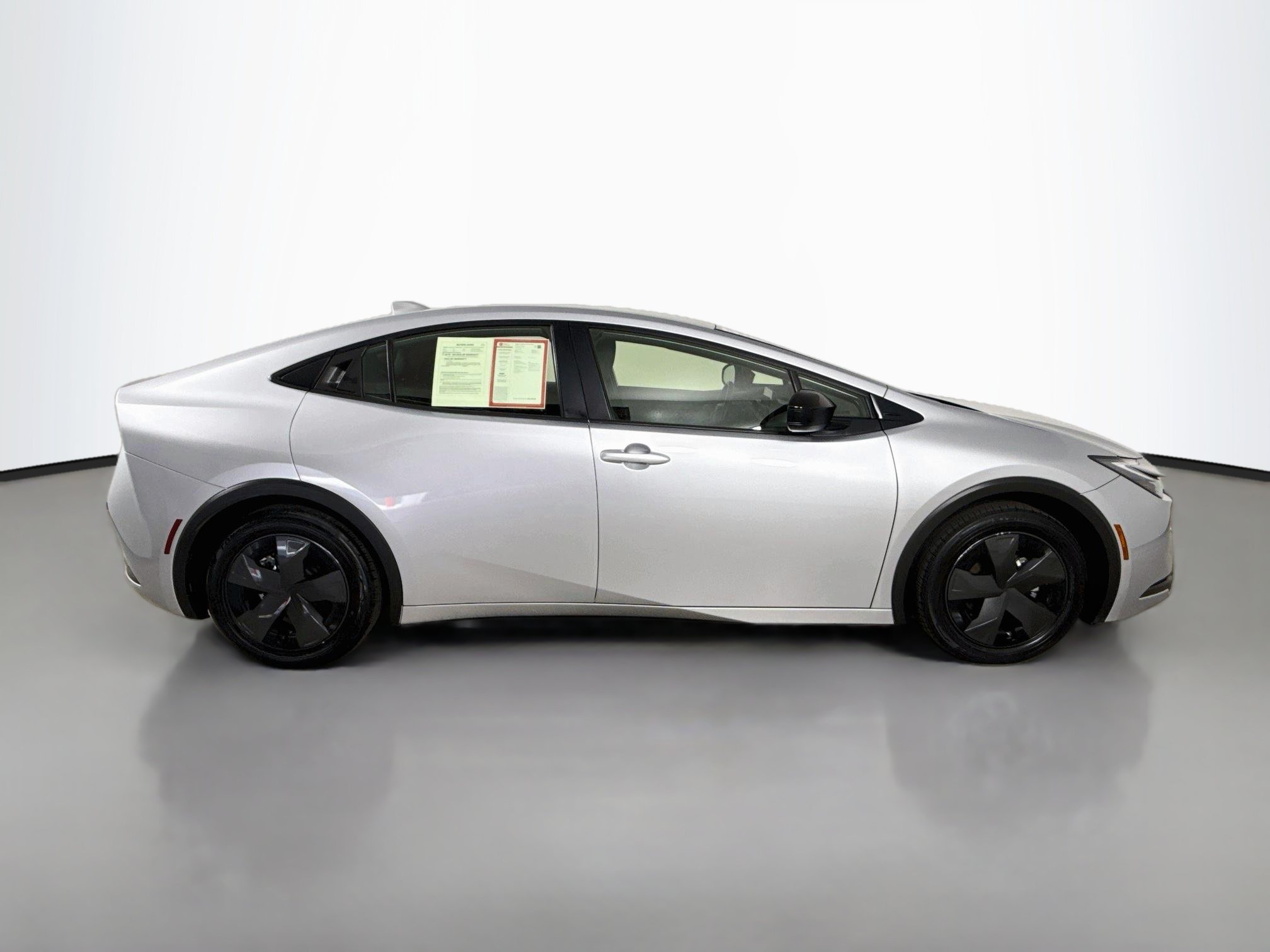 Certified 2025 Toyota Prius LE FWD image 9