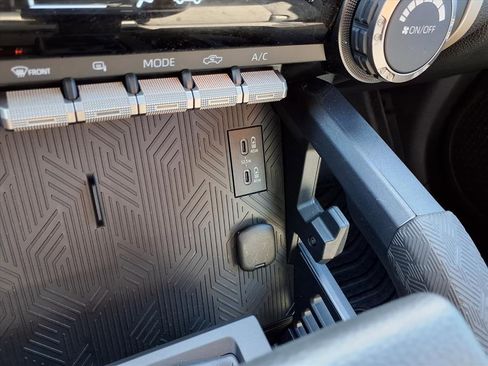 Used 2025 Toyota Tacoma SR image 12