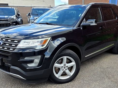 Used 2017 Ford Explorer XLT w/ Equipment Group 202A AWD/4WD image 4