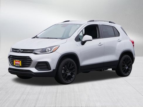 Used 2022 Chevrolet Trax LT w/ Sport Edition image 3