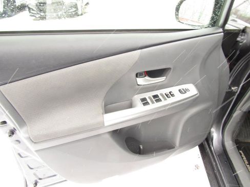 Used 2014 Toyota Prius V Three image 13