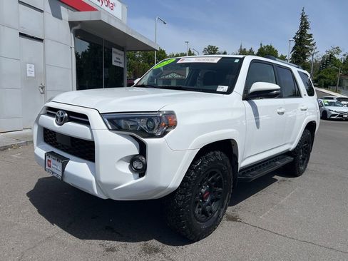 Used 2024 Toyota 4Runner SR5 Premium w/ Moonroof Package AWD/4WD image 8