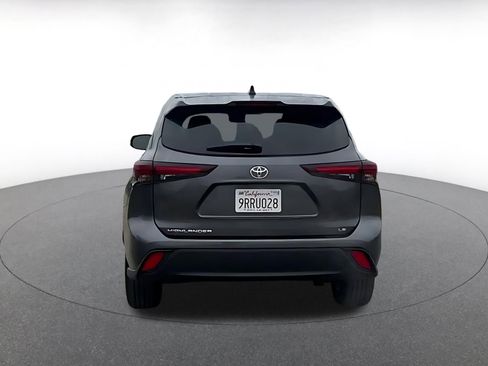 Used 2025 Toyota Highlander LE image 11