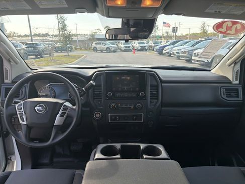 Used 2022 Nissan Titan S image 18