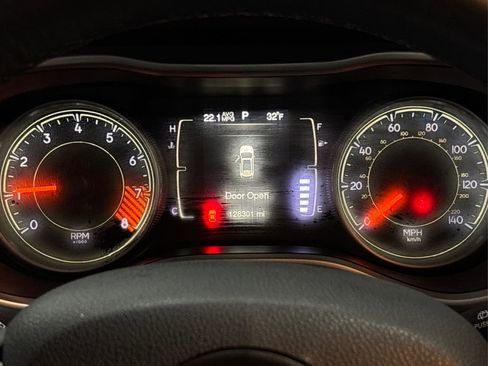 Used 2014 Jeep Cherokee Latitude w/ Cold Weather Group image 18