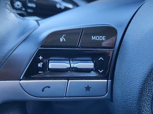 Used 2024 Hyundai Elantra Limited image 13