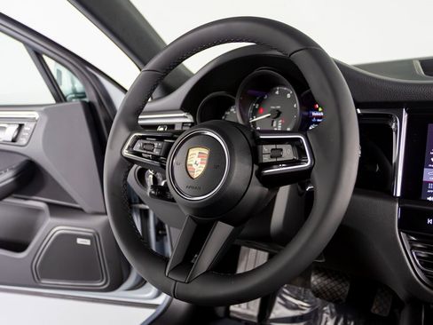 New 2026 Porsche Macan image 26