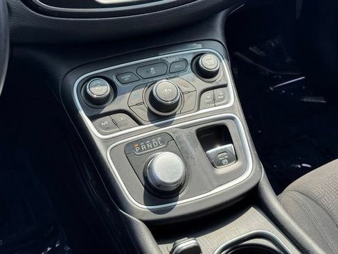 Used 2017 Chrysler 200 LX FWD image 13