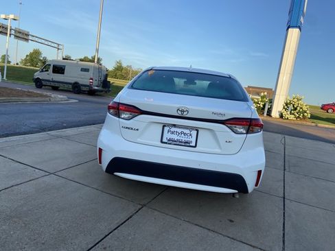Used 2021 Toyota Corolla LE w/ Carpet Mat Package (TMS) FWD image 10