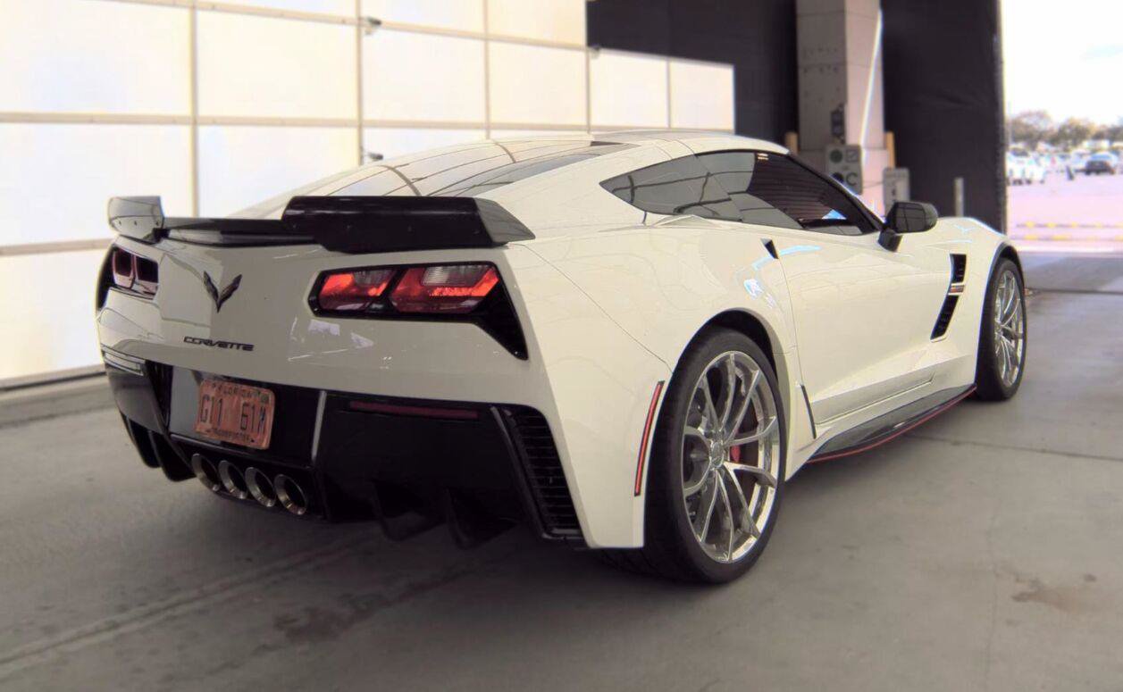 Used 2019 Chevrolet Corvette Grand Sport w/ Carbon Flash Badge Package RWD image 2
