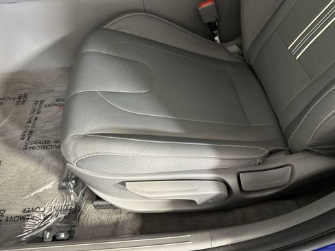 Used 2023 Hyundai Elantra SEL w/ Convenience Package image 12