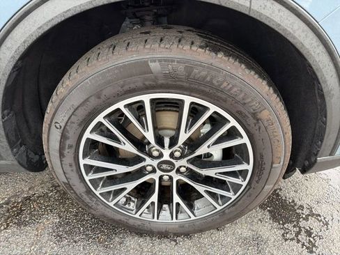 Used 2023 Ford Escape SE w/ Class II Trailer Tow Package image 5