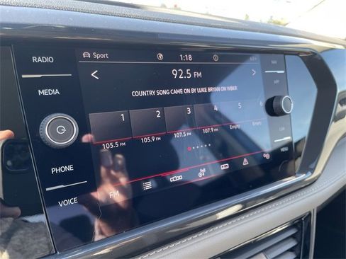 Used 2023 Volkswagen Taos SEL image 19