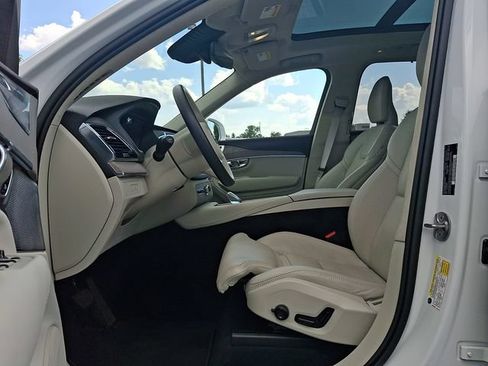 Used 2025 Volvo XC90 T8 Ultra w/ Lounge Package AWD/4WD image 13