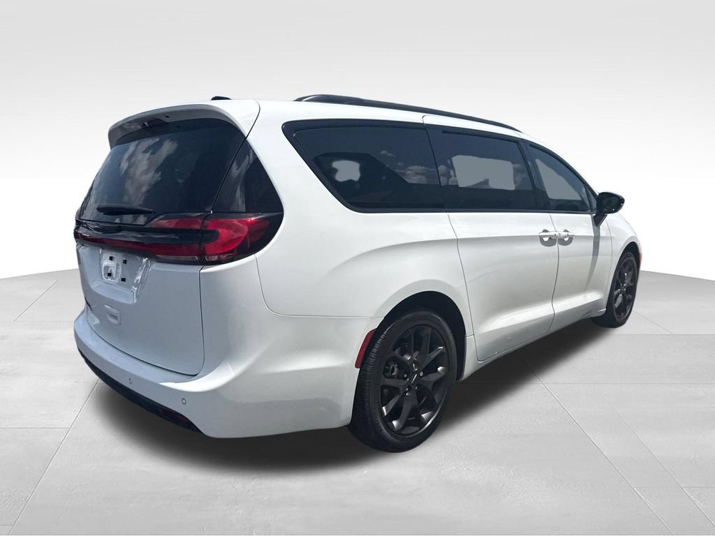 Used 2024 Chrysler Pacifica Touring-L w/ S Appearance Package FWD image 8