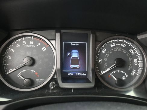Used 2017 Toyota Tacoma TRD Sport w/ Tow Package (A/T) AWD/4WD image 15