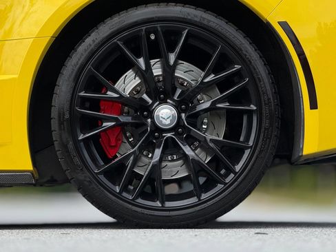 Used 2018 Chevrolet Corvette Z06 RWD image 19