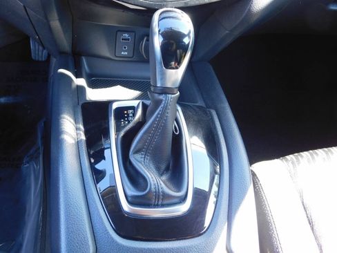 Used 2017 Nissan Rogue SV AWD/4WD image 16