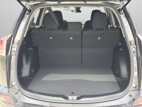 Used 2017 Toyota RAV4 LE FWD image 8