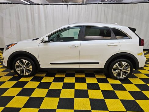 Used 2022 Kia Niro EX image 6