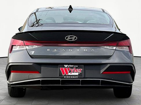 Used 2025 Hyundai Elantra Sport image 5