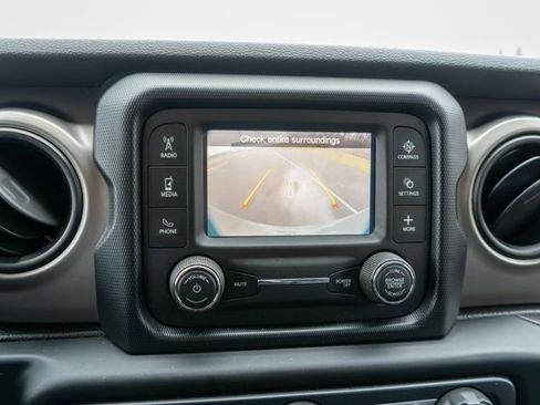 Used 2020 Jeep Wrangler Sport image 19