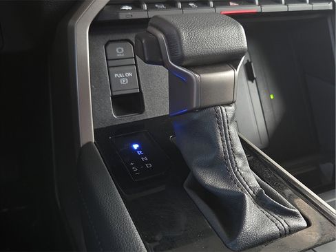 Used 2024 Toyota Tundra Limited image 26