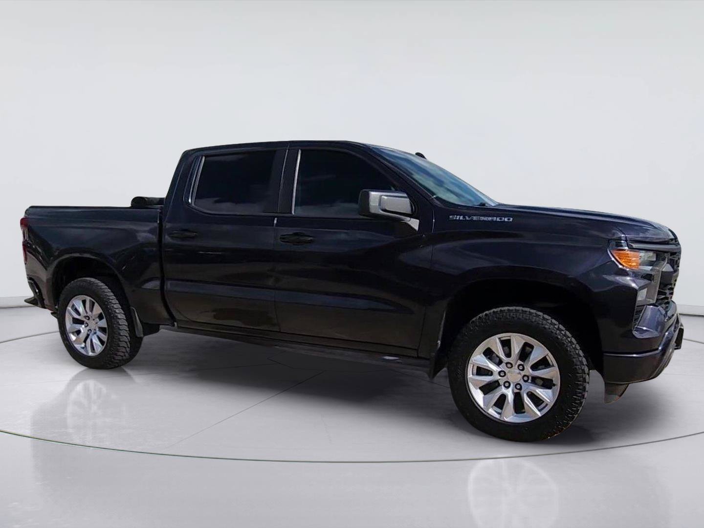 Certified 2022 Chevrolet Silverado 1500 Custom RWD image 2