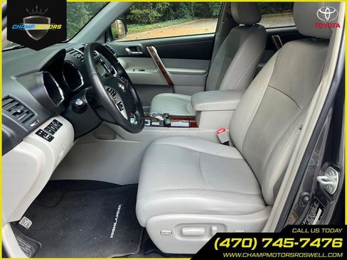Used 2013 Toyota Highlander Limited image 19