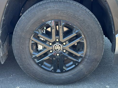 Used 2025 Toyota Sequoia SR5 w/ SR5 Premium Package RWD image 33