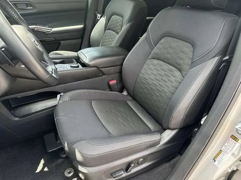 Used 2025 Nissan Pathfinder SV AWD/4WD image 34