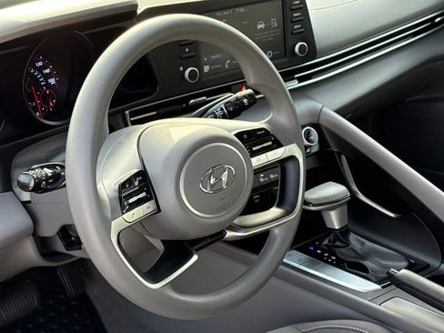 Used 2021 Hyundai Elantra SEL FWD image 15