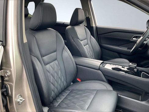 Certified 2025 Nissan Rogue Platinum w/ Platinum Premium Package image 8