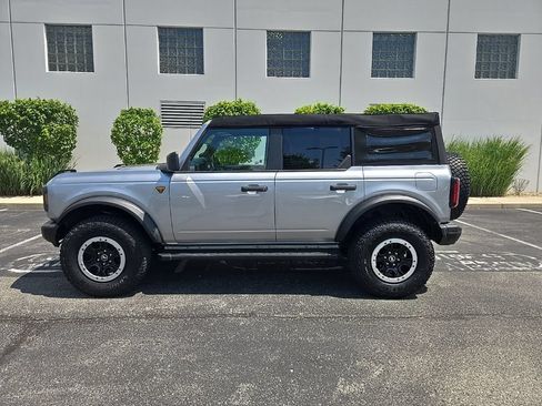 Used 2023 Ford Bronco Badlands w/ Sasquatch Package AWD/4WD image 5