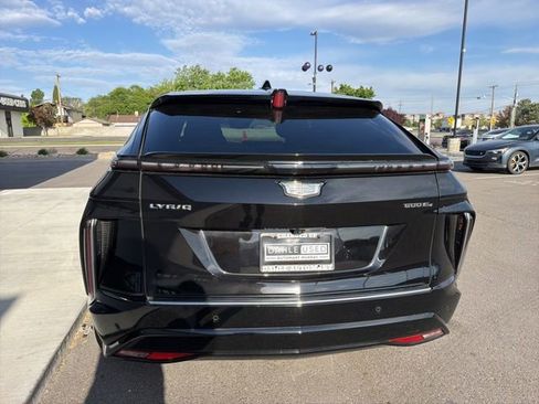 Used 2024 Cadillac Lyriq Luxury AWD/4WD image 7