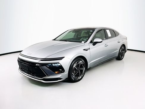 Used 2024 Hyundai Sonata SEL w/ Convenience Package FWD image 3