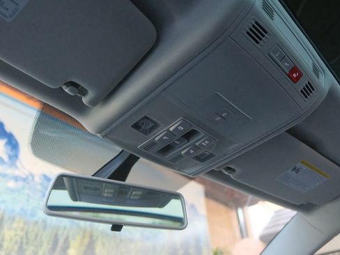 Used 2017 Volkswagen Golf SEL image 28