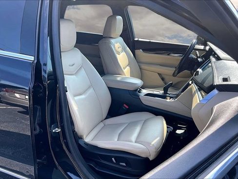Used 2017 Cadillac XT5 FWD image 29