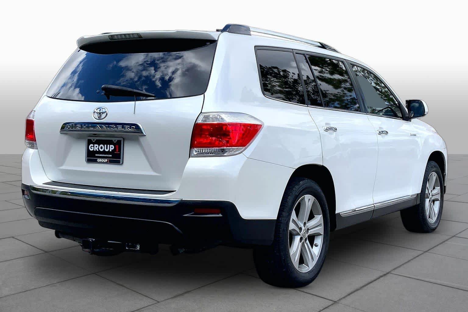 Used 2012 Toyota Highlander Limited w/ Tow Pkg FWD image 13