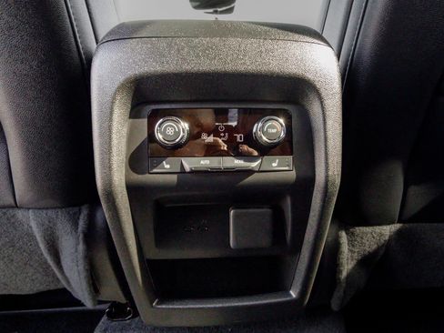 Used 2025 Chevrolet Traverse RS image 10