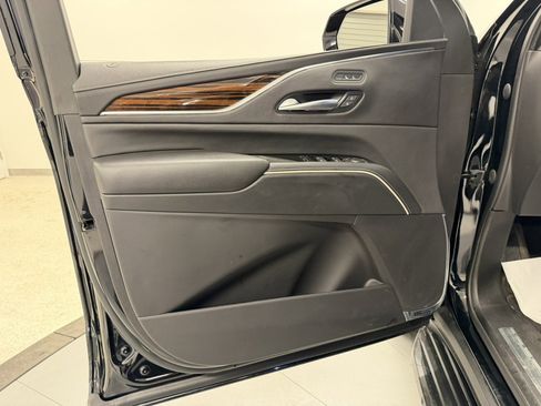 Used 2023 Cadillac Escalade ESV Luxury image 23